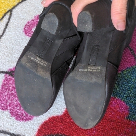 Report Size 9 Black Booties with‎ Decorative Stitching - Picture 5 of 8